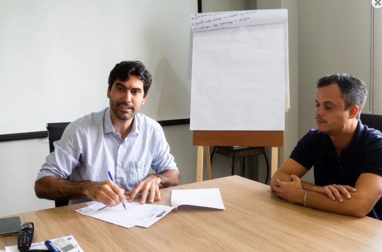 “Queremos aumentar o número de vagas”, diz prefeito durante assinatura de ordem de serviço para construção de nova creche