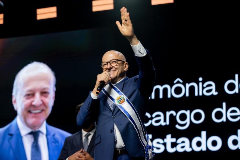 Otaviano Pivetta toma posse como governador de MT