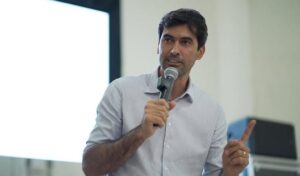 Veículo com prefeito de Campo Verde capota em estrada rural; ninguém fica ferido
