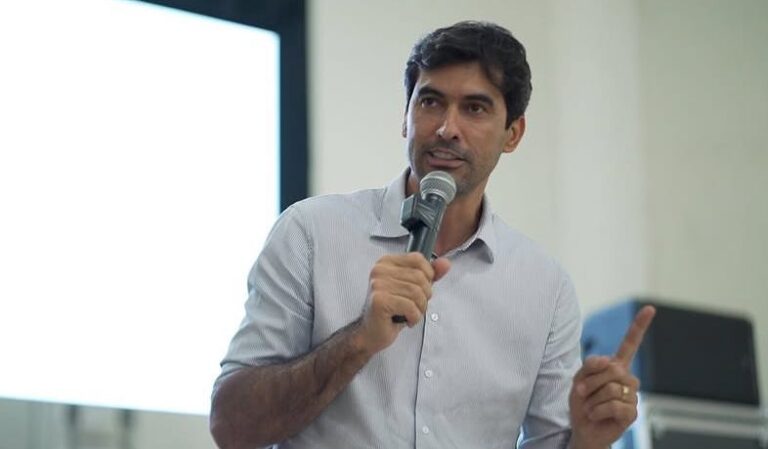Veículo com prefeito de Campo Verde capota em estrada rural; ninguém fica ferido
