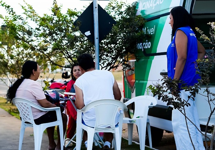 Secretaria de Saúde leva vacinação aos bairros da cidade