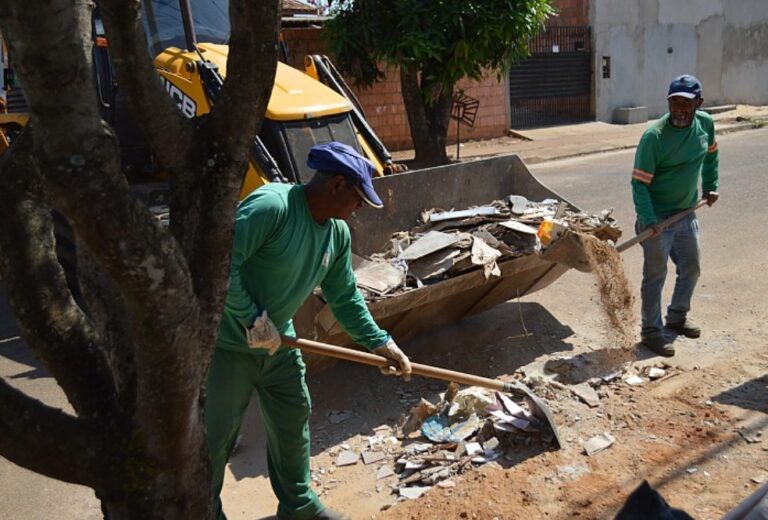 Mutirão no Residencial Santa Rosa resultou no recolhimento 15 caminhões de entulho