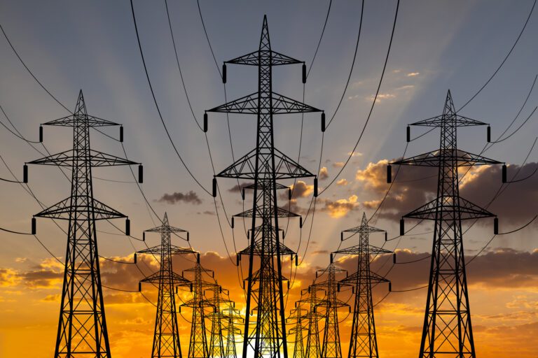 Chuva e ventos fortes provocam queda de energia e afetam abastecimento de água em bairros de Campo Verde
